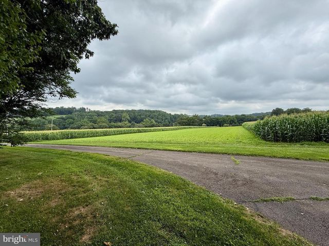 946 STREET RD, Oxford, PA 19363