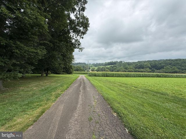 946 STREET RD, Oxford, PA 19363