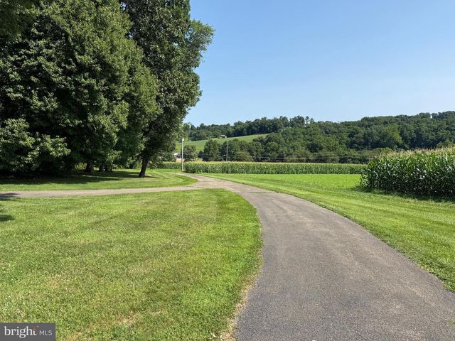 946 STREET RD, Oxford, PA 19363