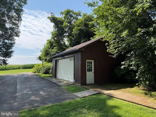 946 STREET RD, Oxford, PA 19363