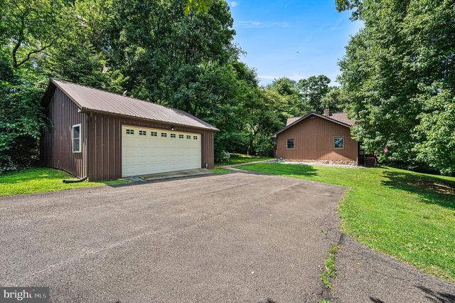 946 STREET RD, Oxford, PA 19363