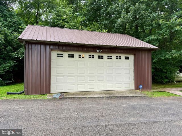 946 STREET RD, Oxford, PA 19363