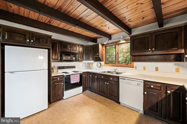 946 STREET RD, Oxford, PA 19363
