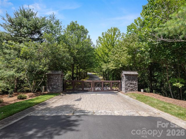 99999 Shining Rock Path 69, Horse Shoe, NC 28742