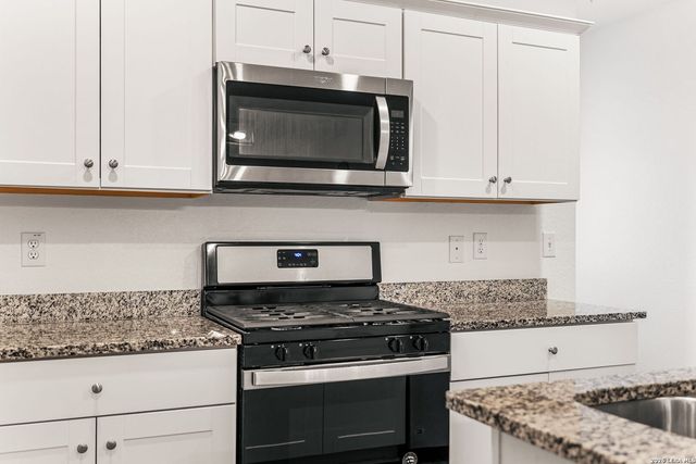13536 LUNAR LGT, St Hedwig, TX 78152