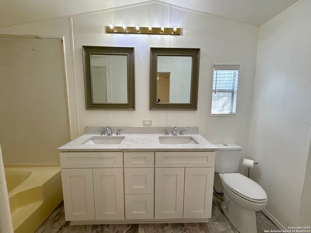 300 Pecos Road, Bandera, TX 78003