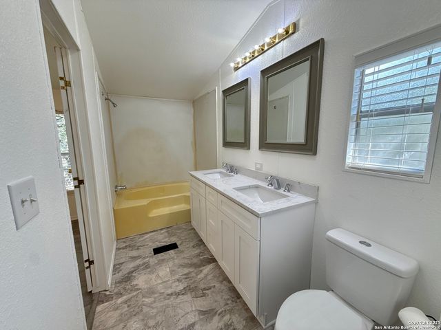 300 Pecos Road, Bandera, TX 78003