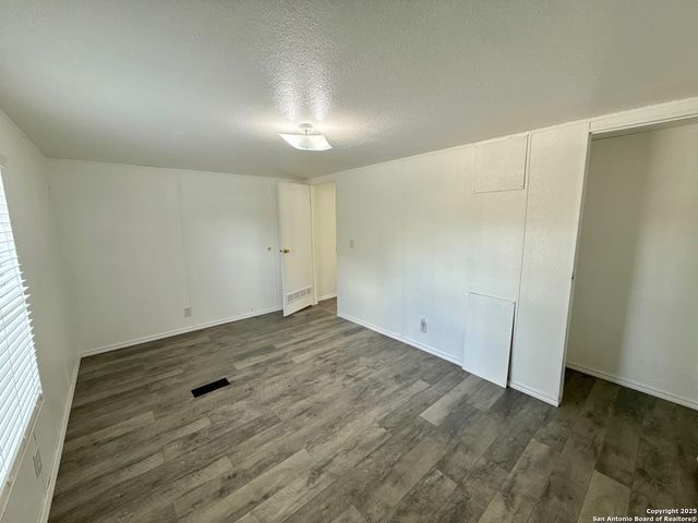 300 Pecos Road, Bandera, TX 78003