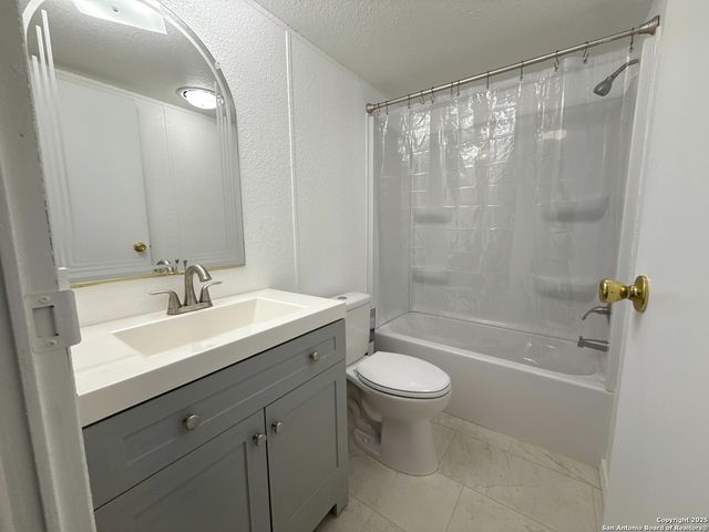 300 Pecos Road, Bandera, TX 78003