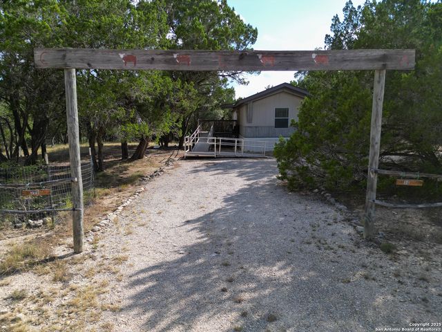 300 Pecos Road, Bandera, TX 78003