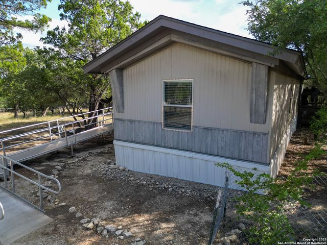 300 Pecos Road, Bandera, TX 78003