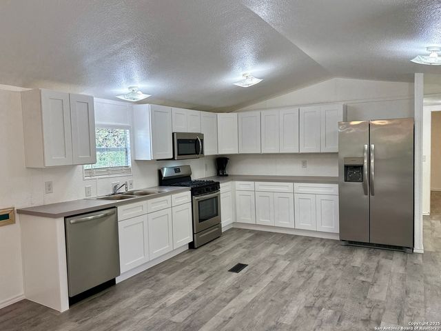 300 Pecos Road, Bandera, TX 78003