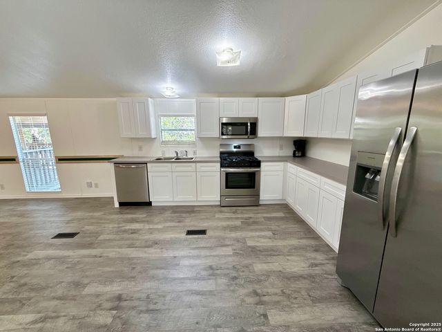 300 Pecos Road, Bandera, TX 78003