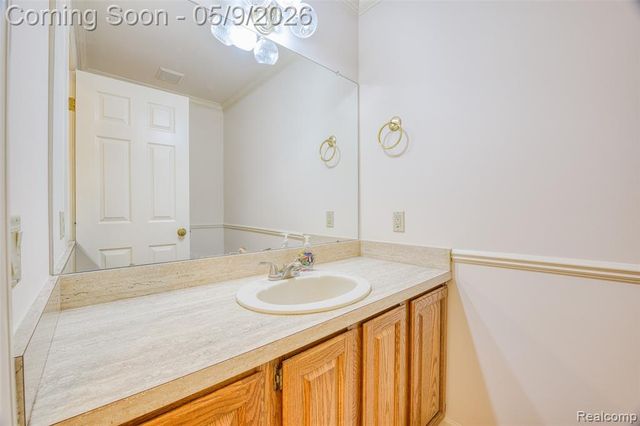 27966 Trailwood Court, Farmington, MI 48331
