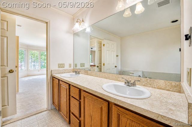 27966 Trailwood Court, Farmington, MI 48331