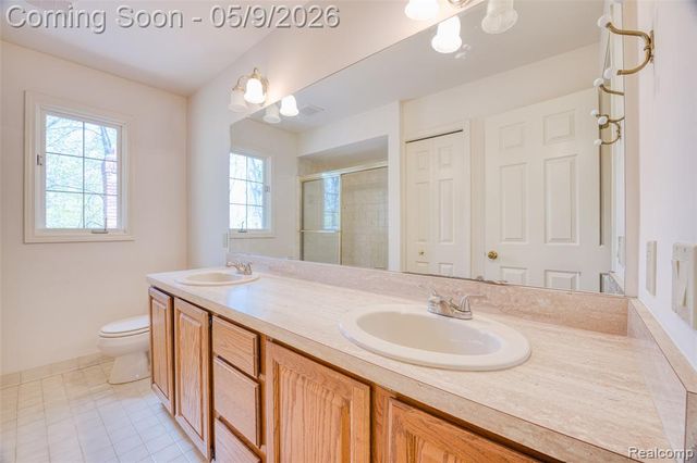 27966 Trailwood Court, Farmington, MI 48331