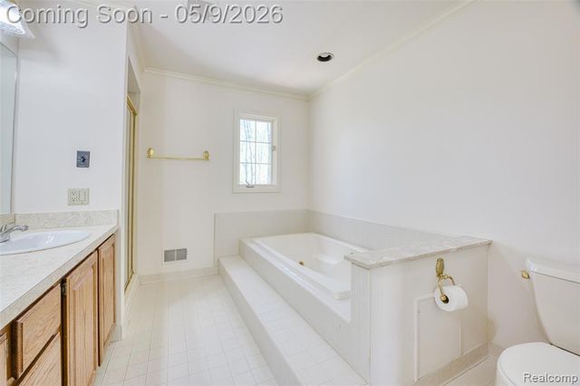27966 Trailwood Court, Farmington, MI 48331