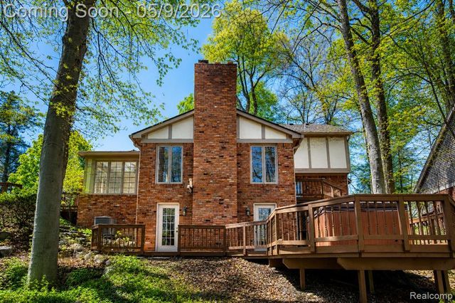 27966 Trailwood Court, Farmington, MI 48331