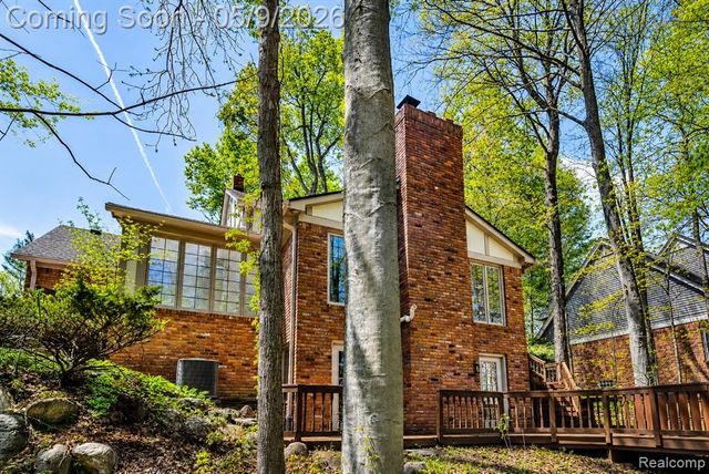 27966 Trailwood Court, Farmington, MI 48331