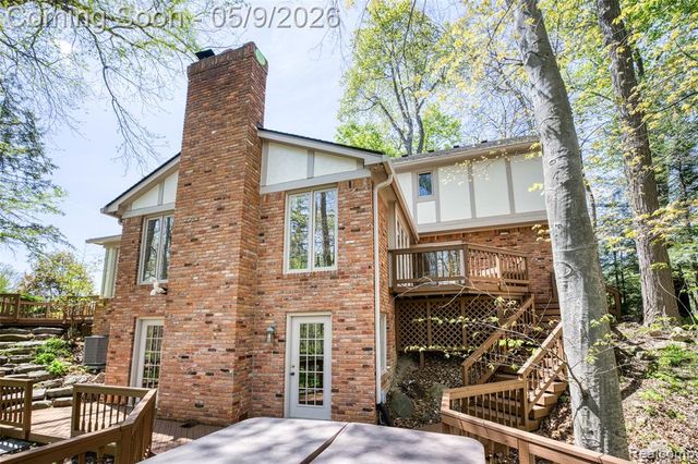 27966 Trailwood Court, Farmington, MI 48331