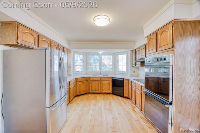 27966 Trailwood Court, Farmington, MI 48331