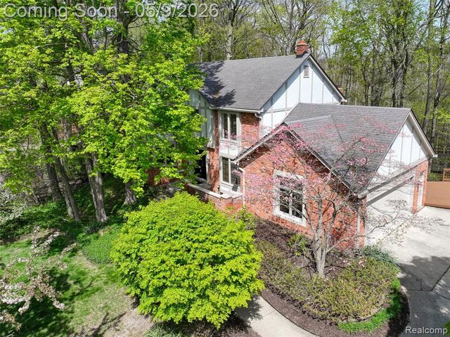27966 Trailwood Court, Farmington, MI 48331