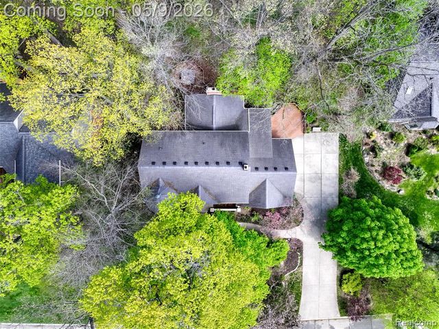 27966 Trailwood Court, Farmington, MI 48331