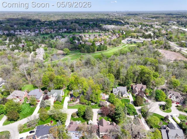 27966 Trailwood Court, Farmington, MI 48331