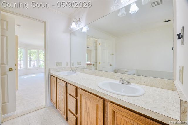 27966 Trailwood Court, Farmington, MI 48331