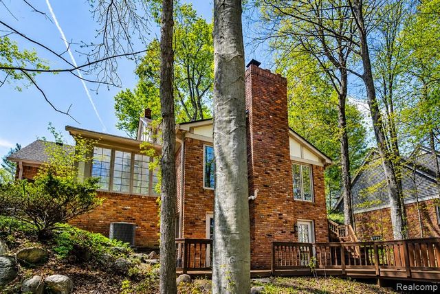 27966 Trailwood Court, Farmington, MI 48331