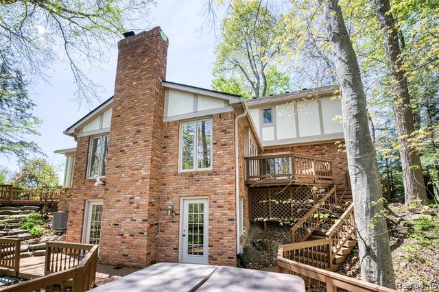 27966 Trailwood Court, Farmington, MI 48331