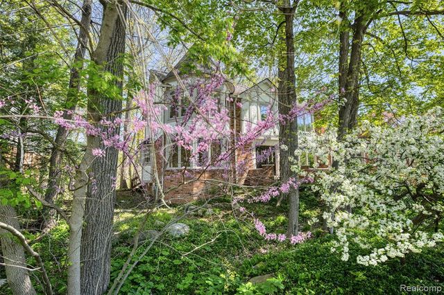 27966 Trailwood Court, Farmington, MI 48331