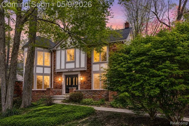 27966 Trailwood Court, Farmington, MI 48331