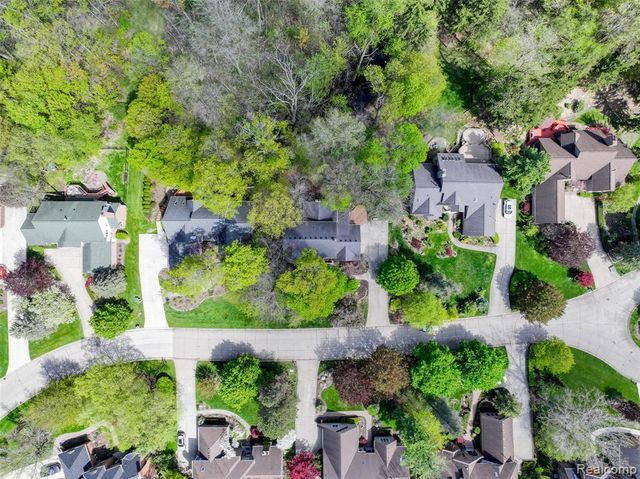 27966 Trailwood Court, Farmington, MI 48331