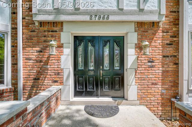27966 Trailwood Court, Farmington, MI 48331