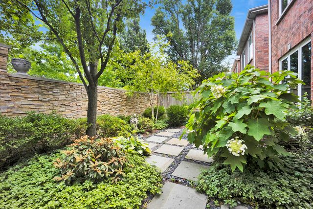 1727 W PETERSON Avenue, Chicago, IL 60660
