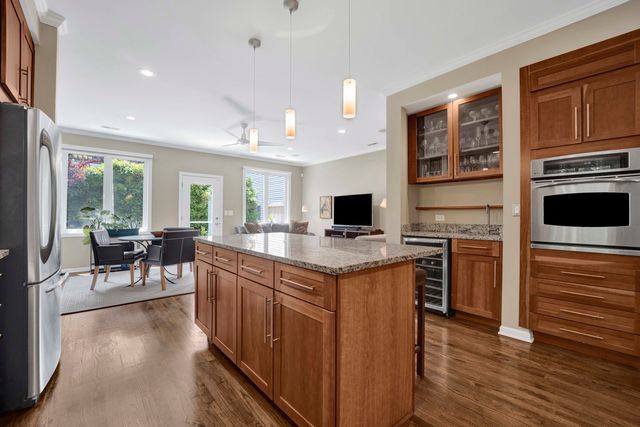 1727 W PETERSON Avenue, Chicago, IL 60660