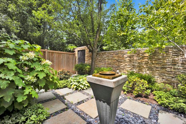 1727 W PETERSON Avenue, Chicago, IL 60660