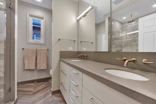 1727 W PETERSON Avenue, Chicago, IL 60660