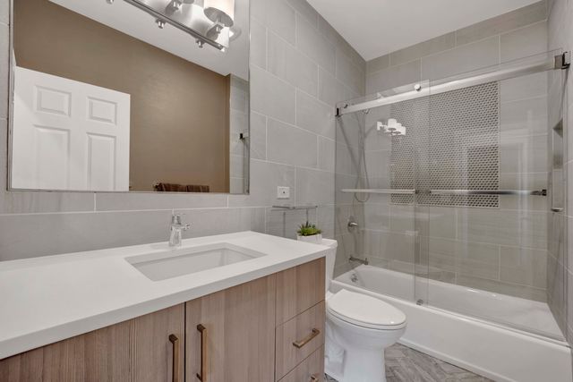 1727 W PETERSON Avenue, Chicago, IL 60660