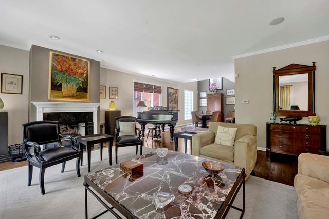 1727 W PETERSON Avenue, Chicago, IL 60660