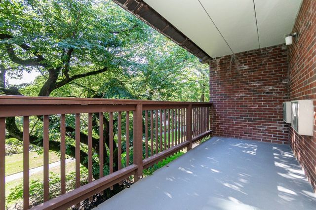 142 Kenrick 23, Boston, MA 02135