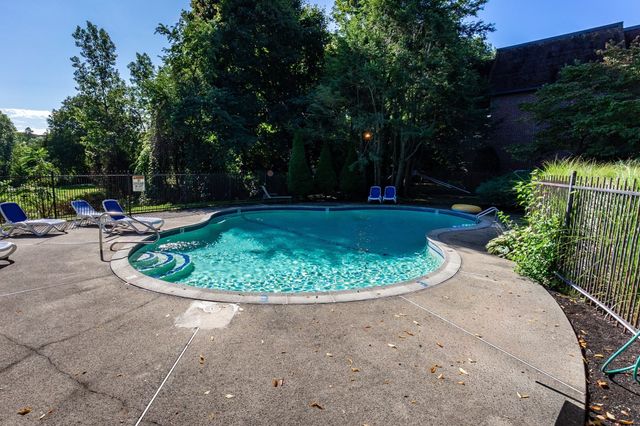 142 Kenrick 23, Boston, MA 02135