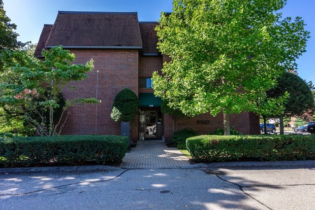 142 Kenrick 23, Boston, MA 02135