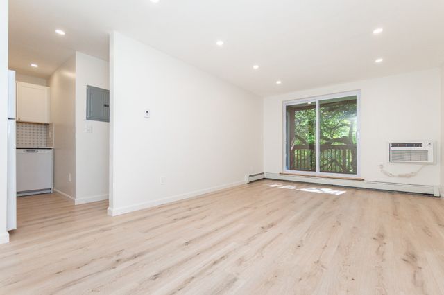 142 Kenrick 23, Boston, MA 02135