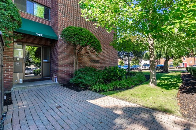 142 Kenrick 23, Boston, MA 02135