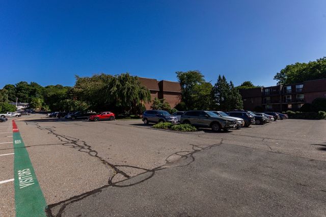 142 Kenrick 23, Boston, MA 02135