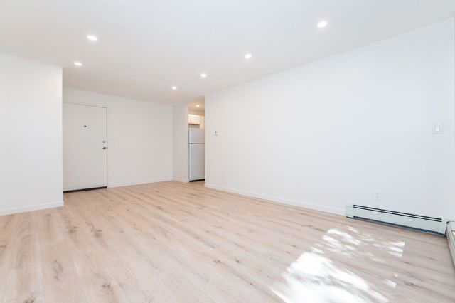 142 Kenrick 23, Boston, MA 02135