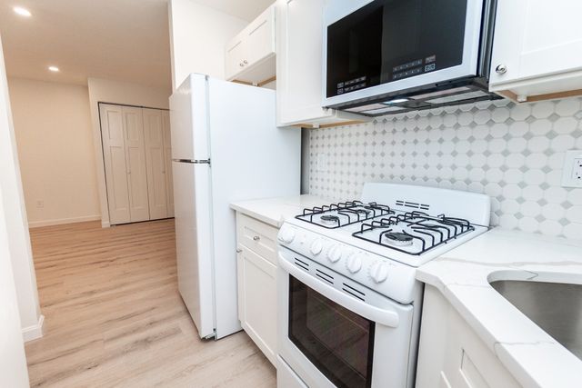 142 Kenrick 23, Boston, MA 02135