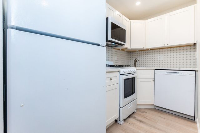 142 Kenrick 23, Boston, MA 02135